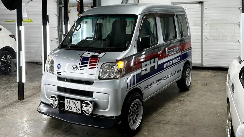 Daihatsu машина