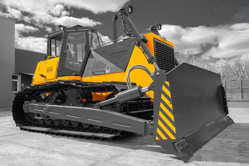 Мощный бульдозер