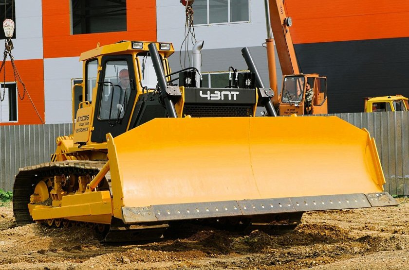 ЧЕТРА болотоход бульдозер