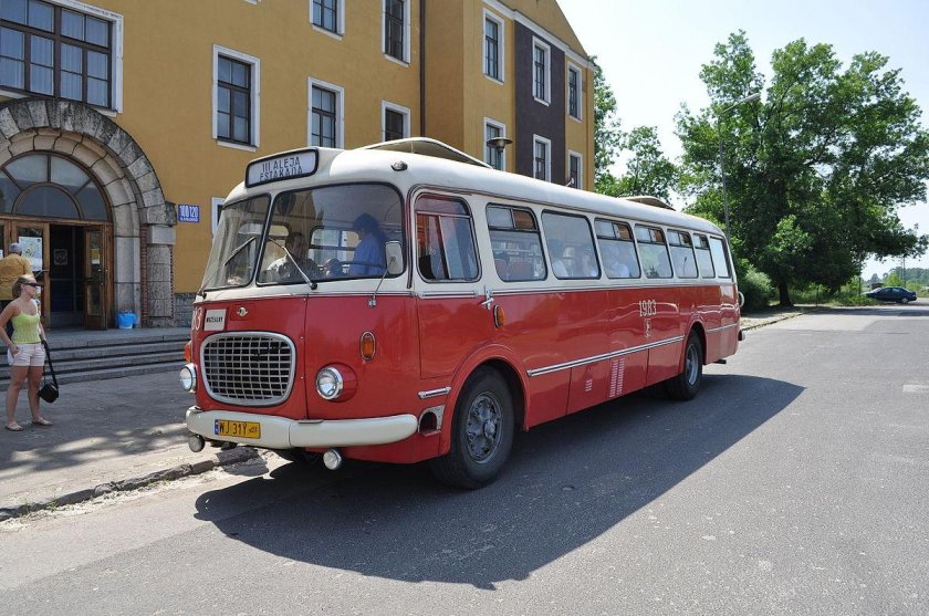 Автобус Ельч с прицепом