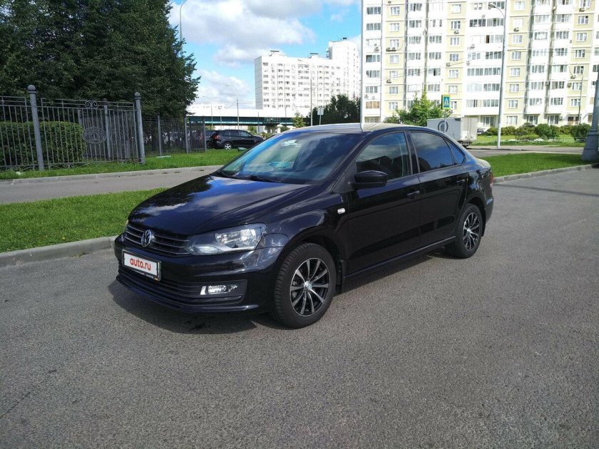 Volkswagen Polo 2015 черный