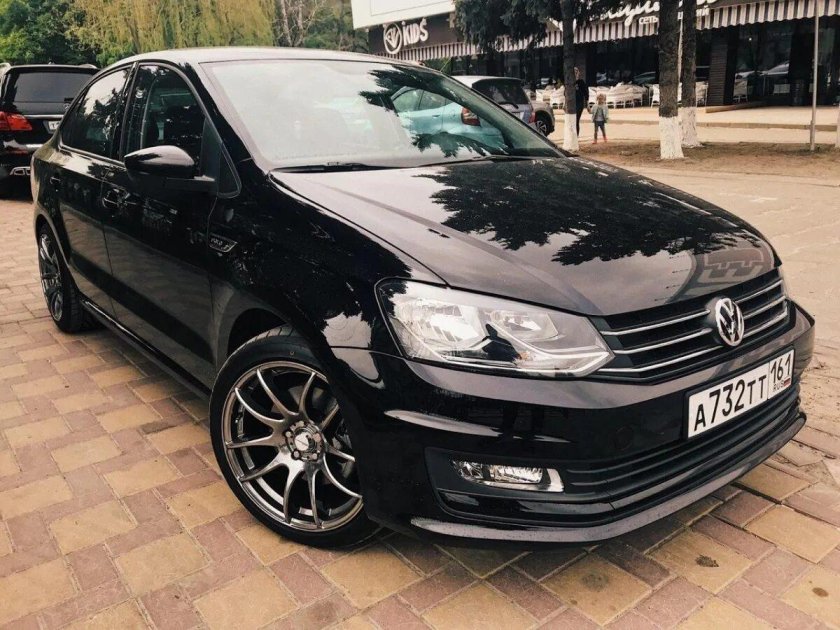 Volkswagen Polo sedan 2010 черный