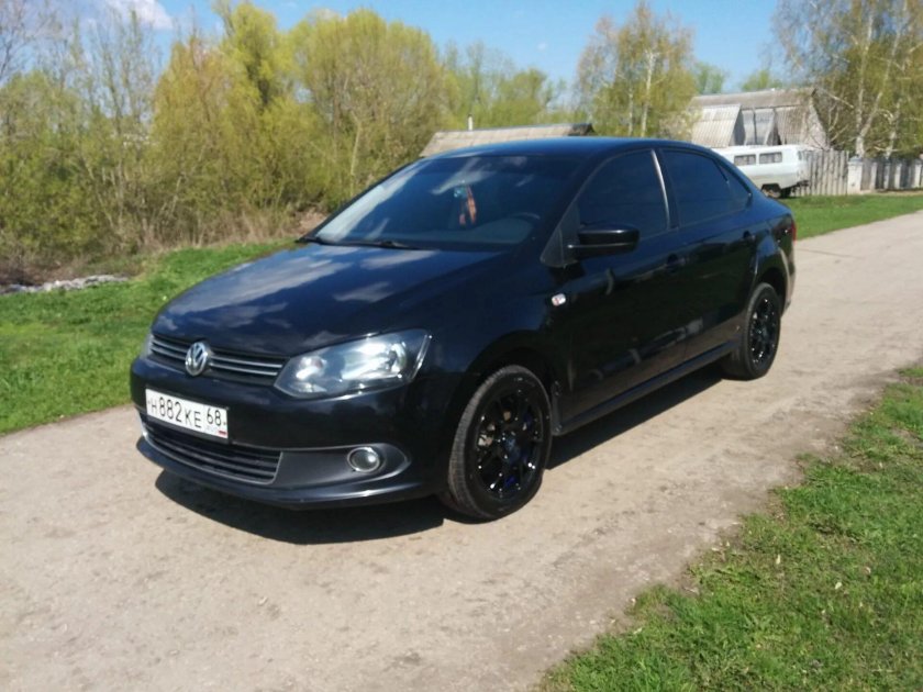 Фольксваген поло 2013 черный тонированный