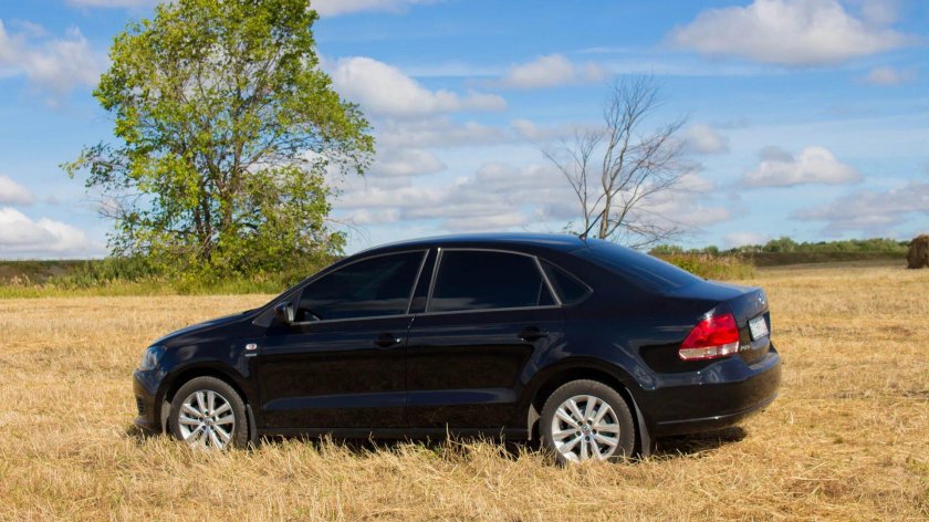 VW Polo sedan черный
