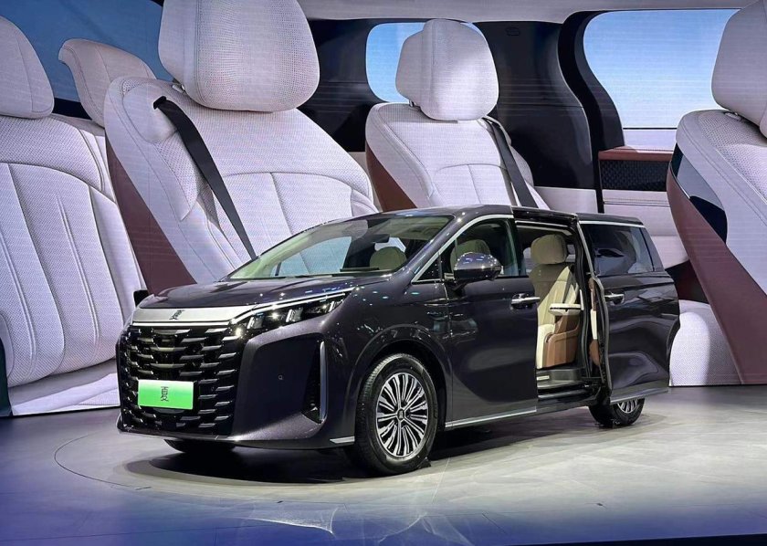 Тойота минивэн 2024