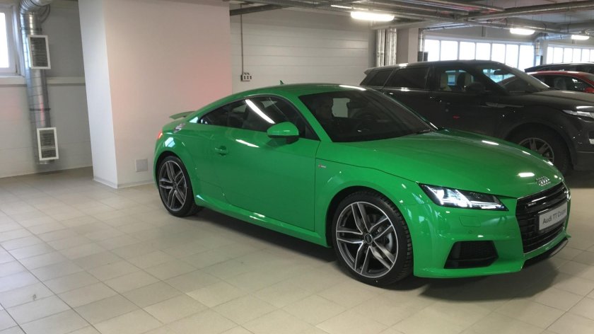 Audi TT темно зеленая