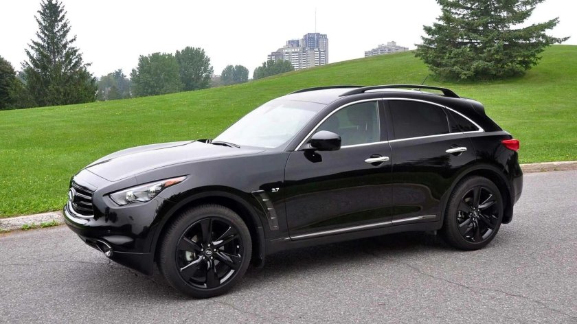 Машина Infiniti qx70