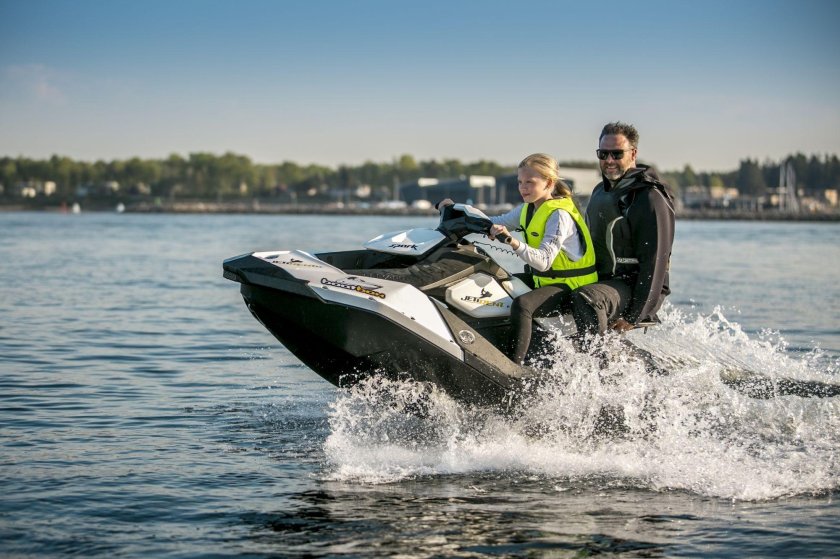 Катание на водном мотоцикле