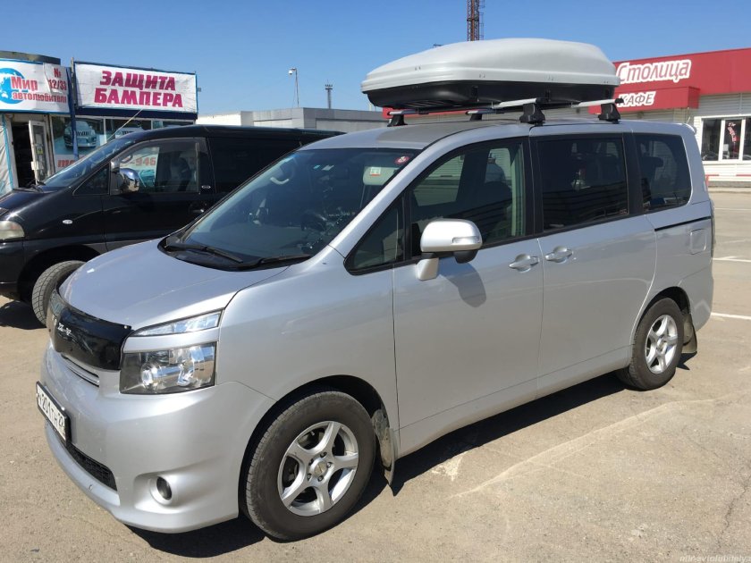 Тойота Voxy 2007