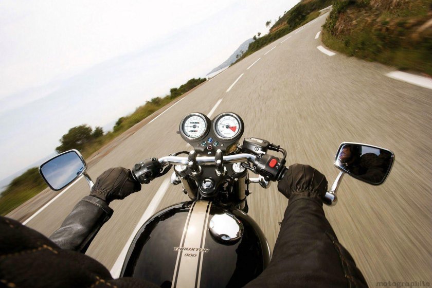 Мотоцикл Триумф Тракстон 2009