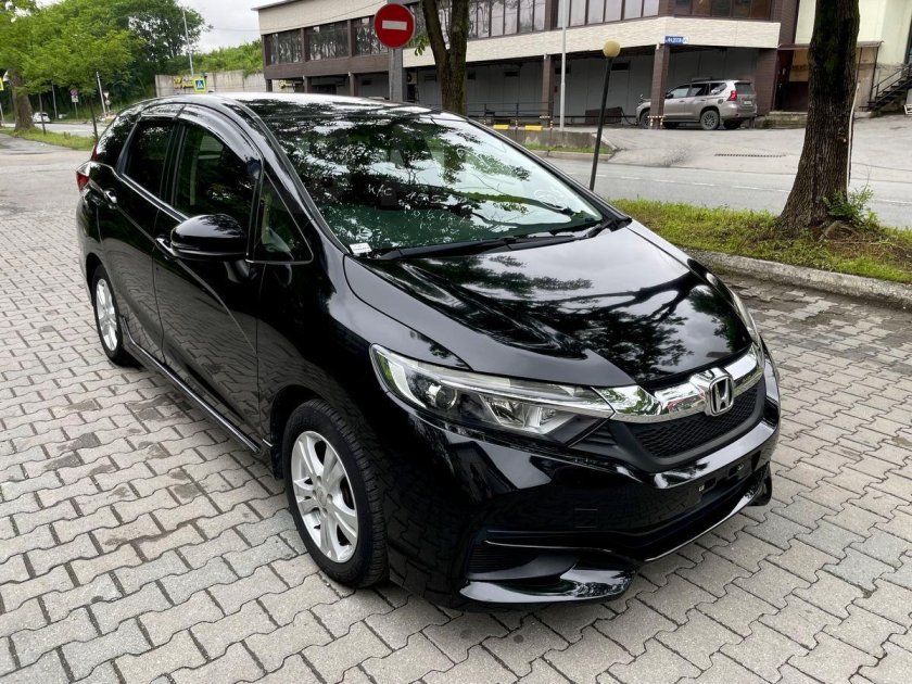 Хонда Шатл черная 2016