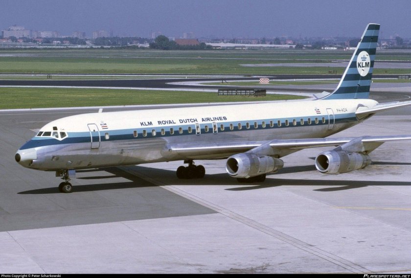 Самолет Дуглас ДС-8