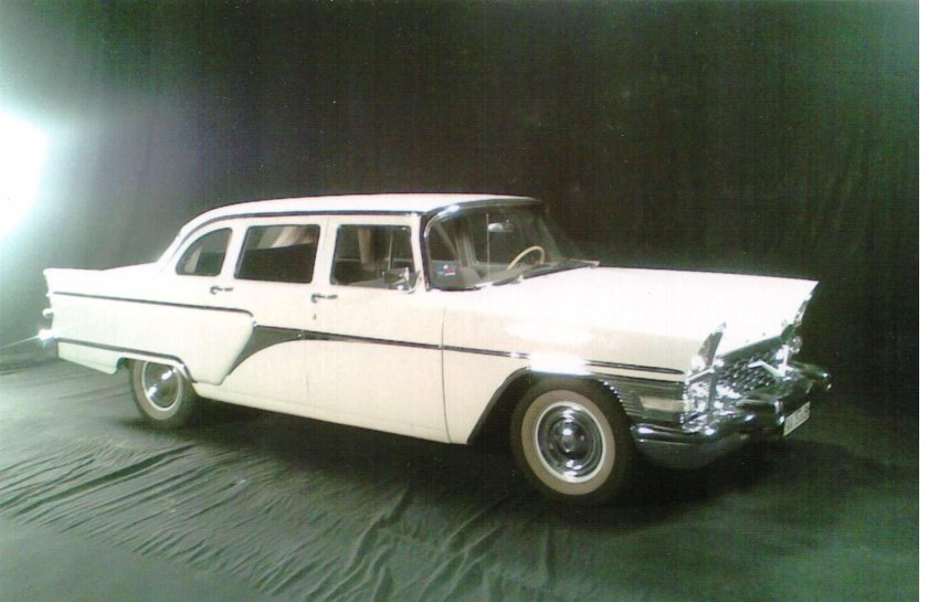 ГАЗ 13 Чайка красно белая