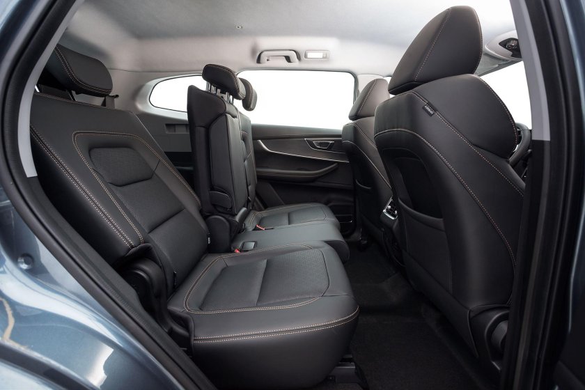 Chery Tiggo 8 Pro сзади в салоне