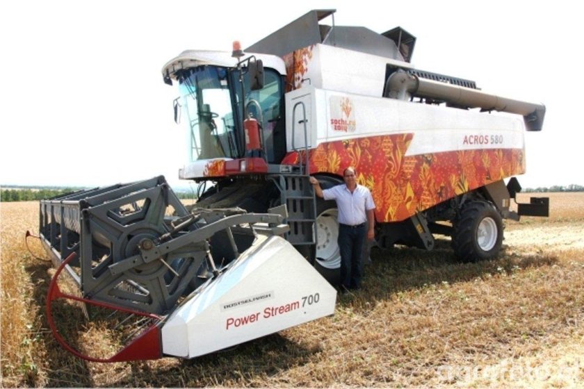 Зерноуборочный комбайн Акрос 530