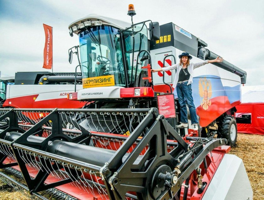 Зерноуборочный комбайн Акрос 550