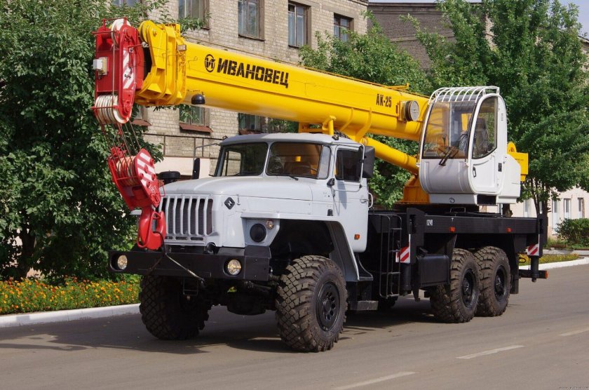 Урал КС 45717-1 автокран