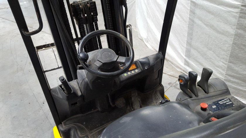 Электропогрузчик Komatsu fb20a-12