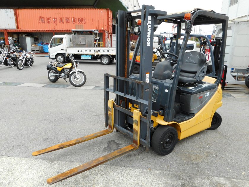 Погрузчик Komatsu fb100