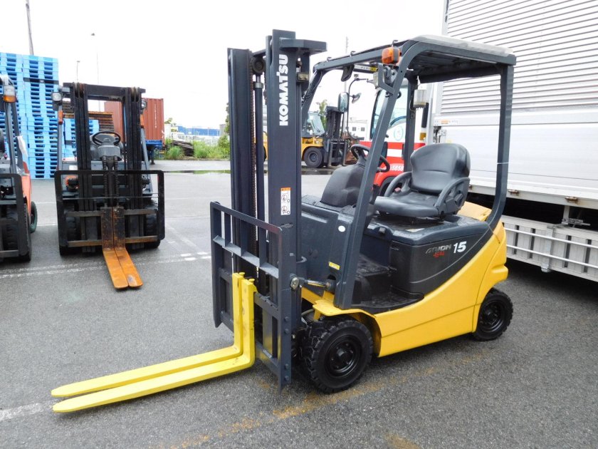 Вилочный погрузчик Коматсу 1.5