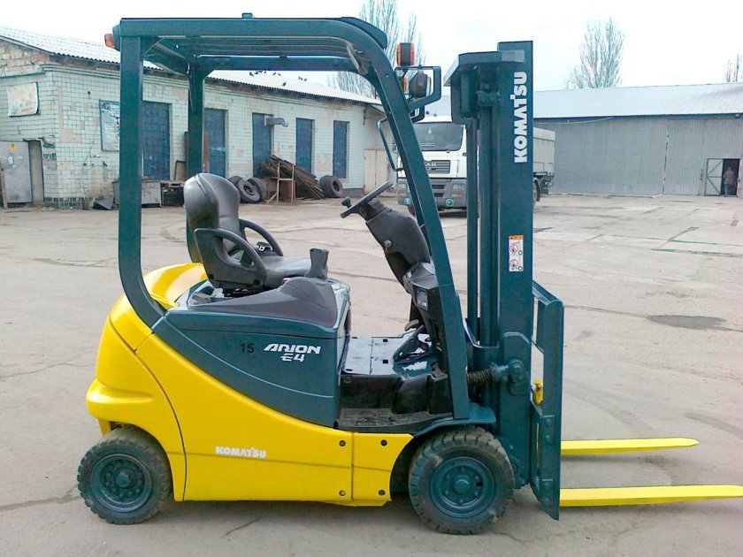 Вилочный погрузчик Komatsu fb15-12