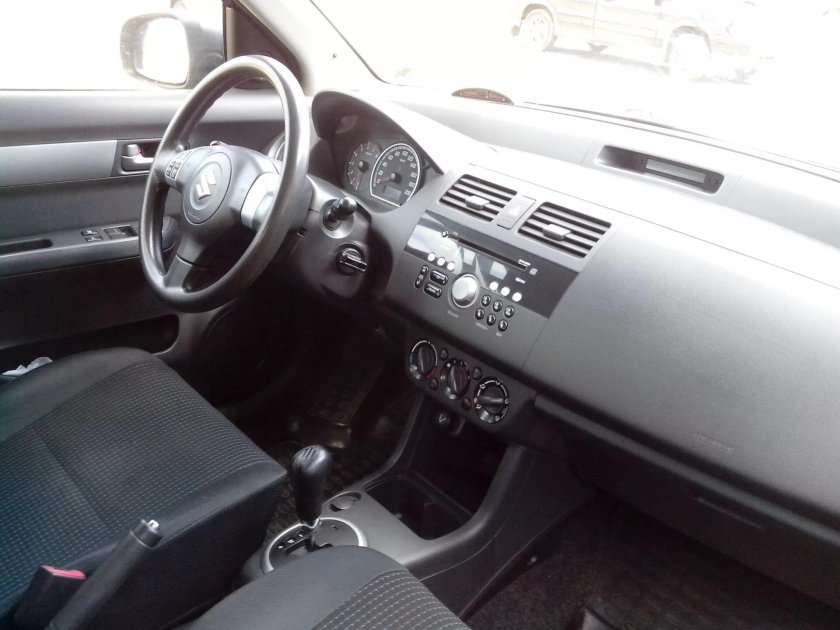 Сузуки Свифт 2008 салон