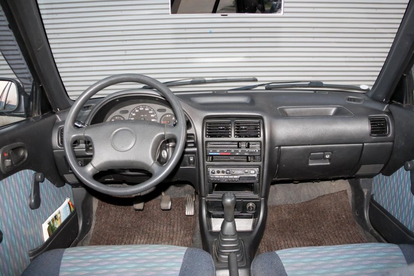 Сузуки Свифт 1998 салон