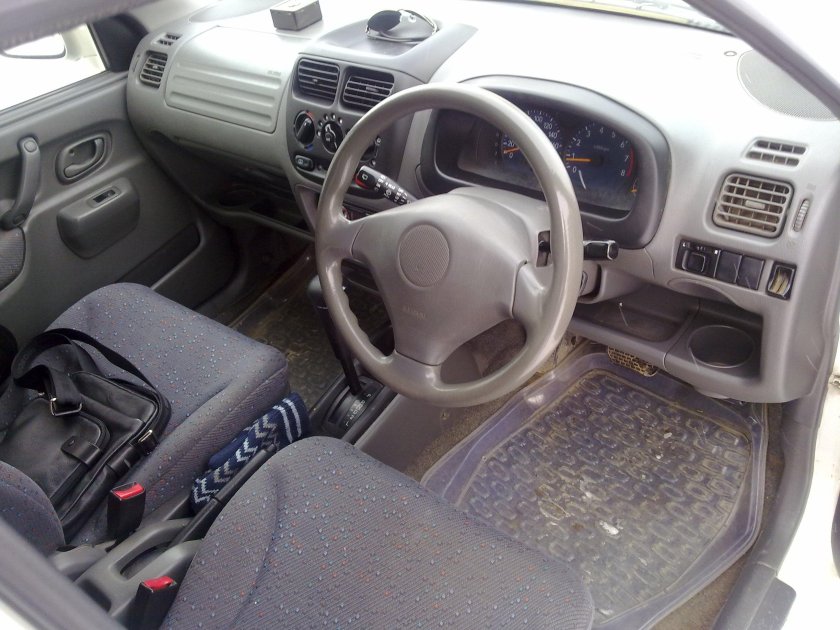 Сузуки Свифт 2000 салон