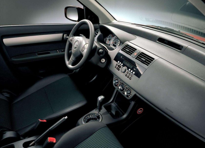 Сузуки Свифт 2005 салон