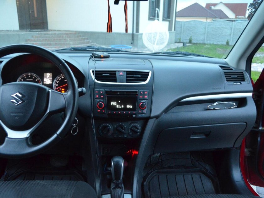Сузуки Свифт 2011 салон