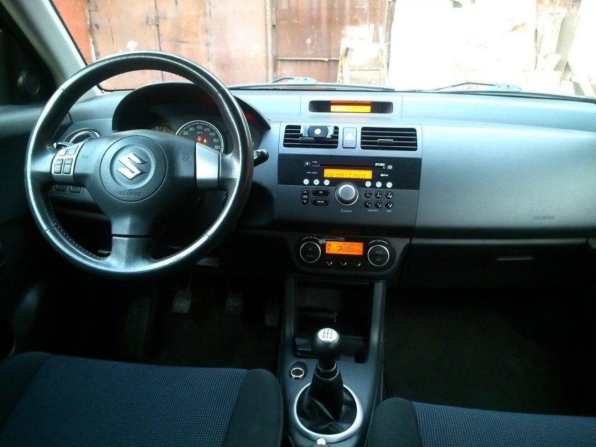Сузуки Свифт 2008 салон