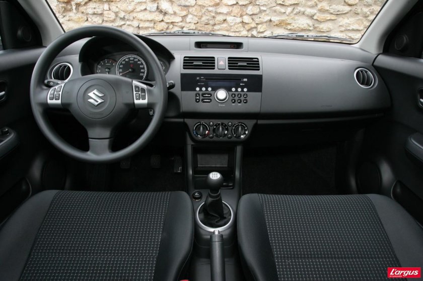 Сузуки Свифт 3 салон