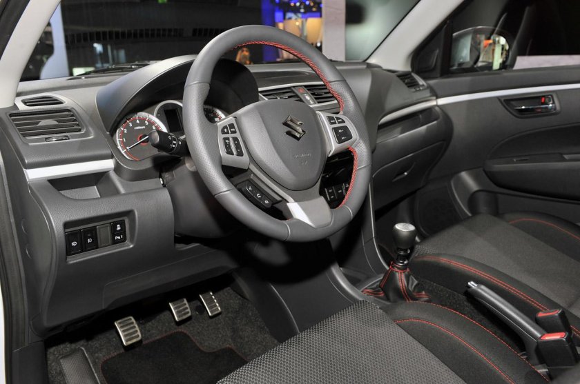 Сузуки Свифт 2012 салон