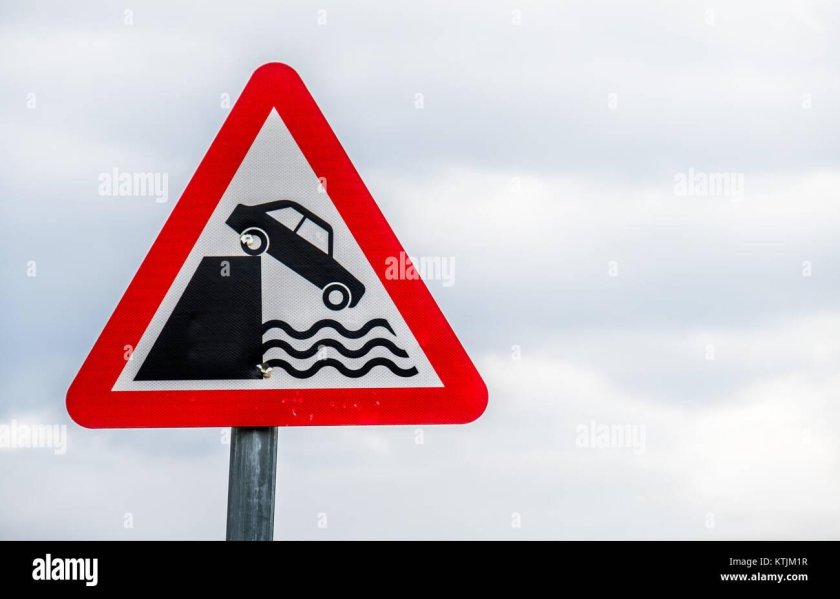 Дорожный знак обрыв