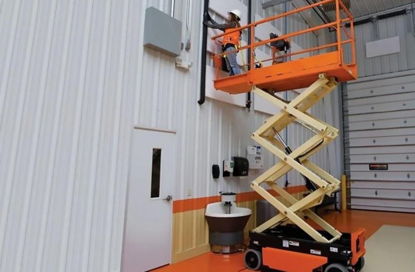 Ножничный подъемник JLG 330lrt