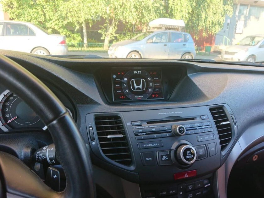 Штатная магнитола Honda Accord 8
