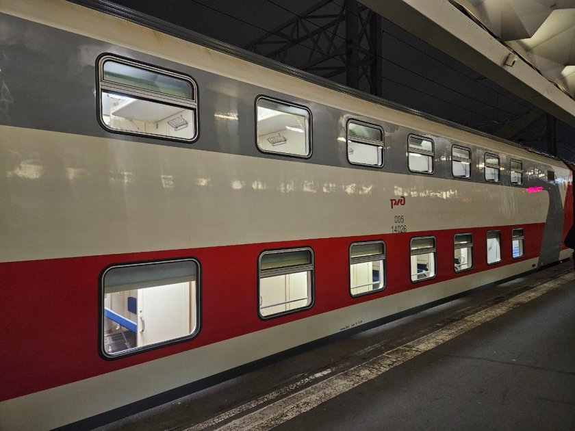 Фирменный двухэтажный поезд москва санкт-петербург