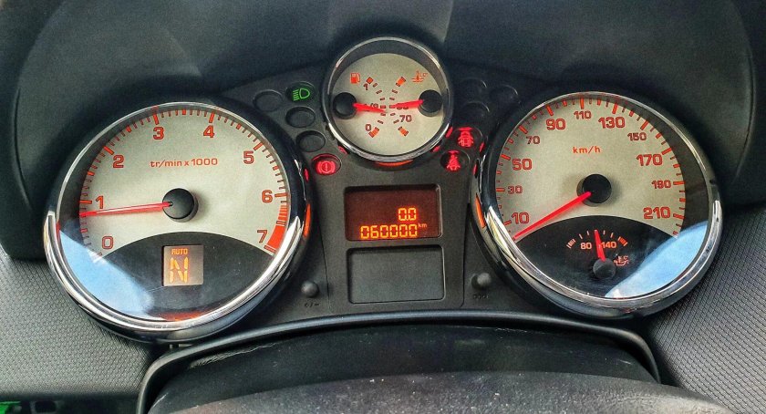 Щиток приборов Пежо 307