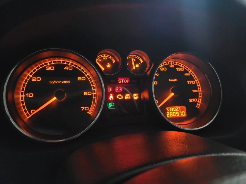 Панель Пежо 307