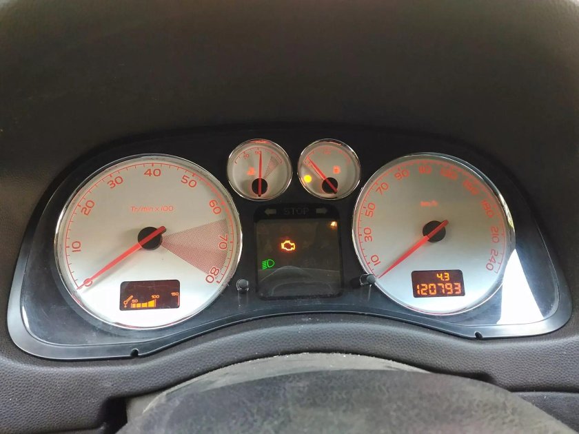 Приборная панель Пежо 307