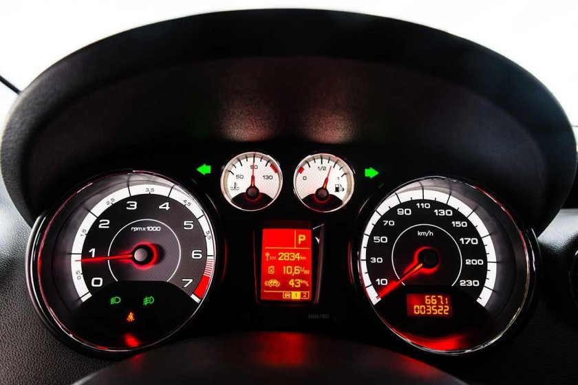 Peugeot 308 приборная панель