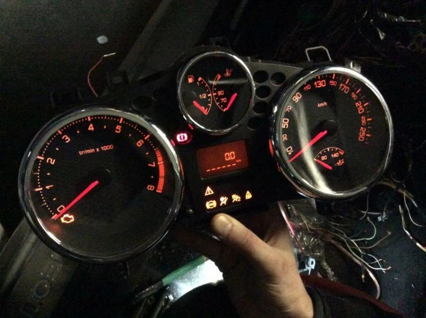 Приборка Пежо 206