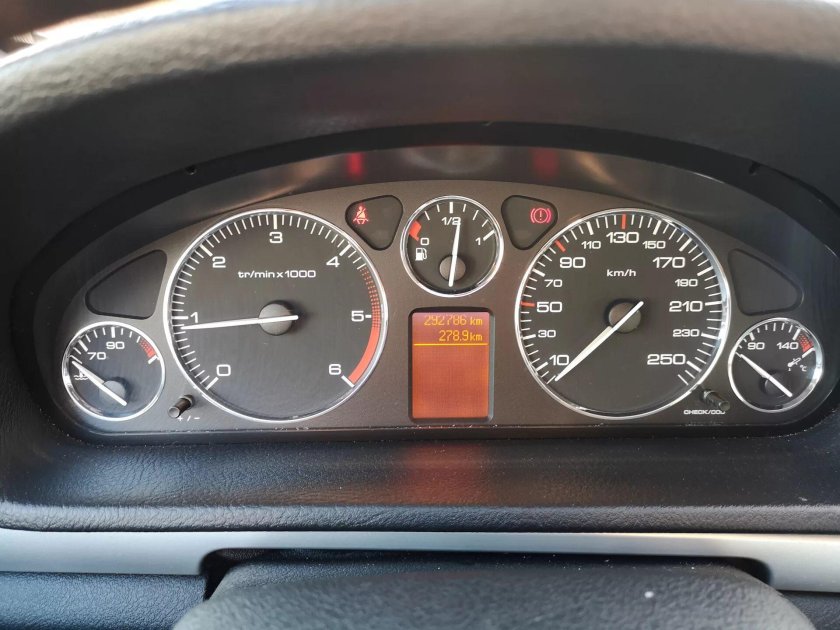 Приборная панель Пежо 407