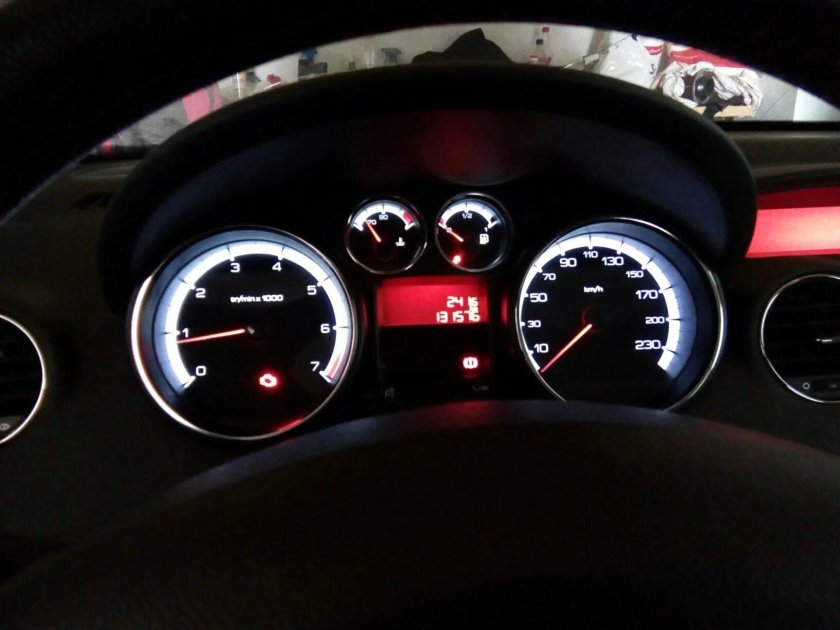Peugeot 308 приборная панель