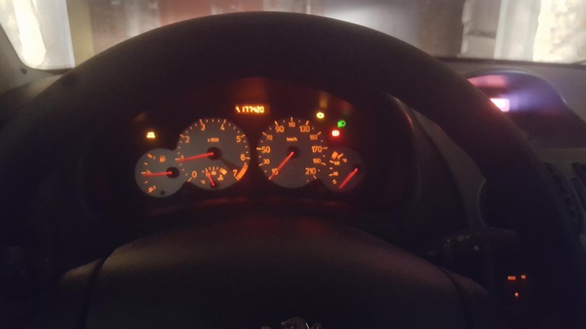 Приборная панель Пежо 206 1.4