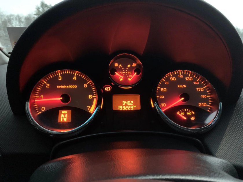 Приборная панель Пежо 207