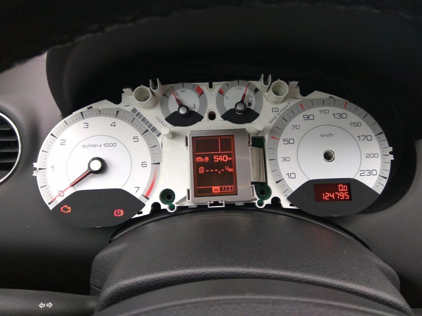 Приборная панель Пежо 308