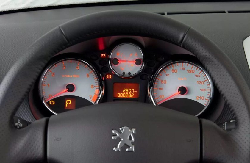 Пежо 207 панель