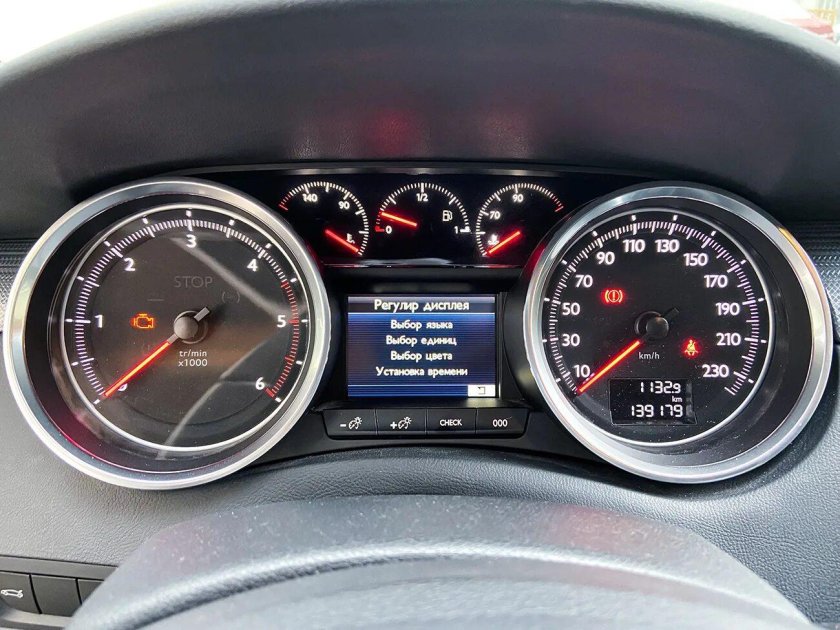 Приборная панель Пежо 508