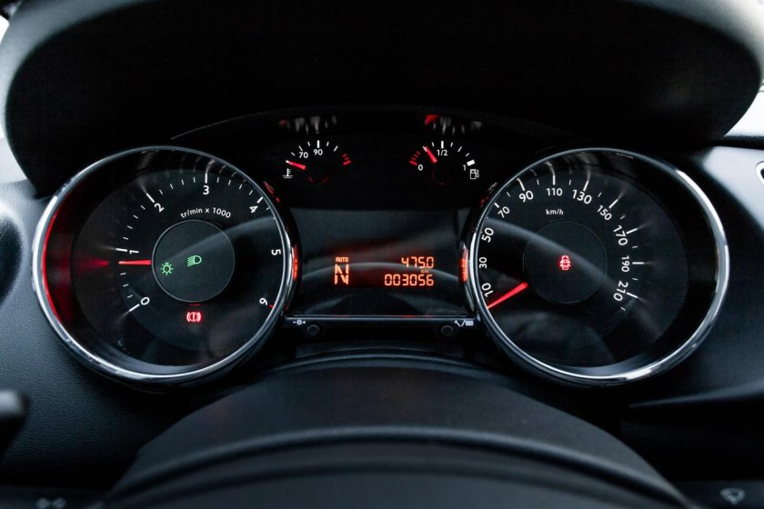 Приборная панель Peugeot 3008
